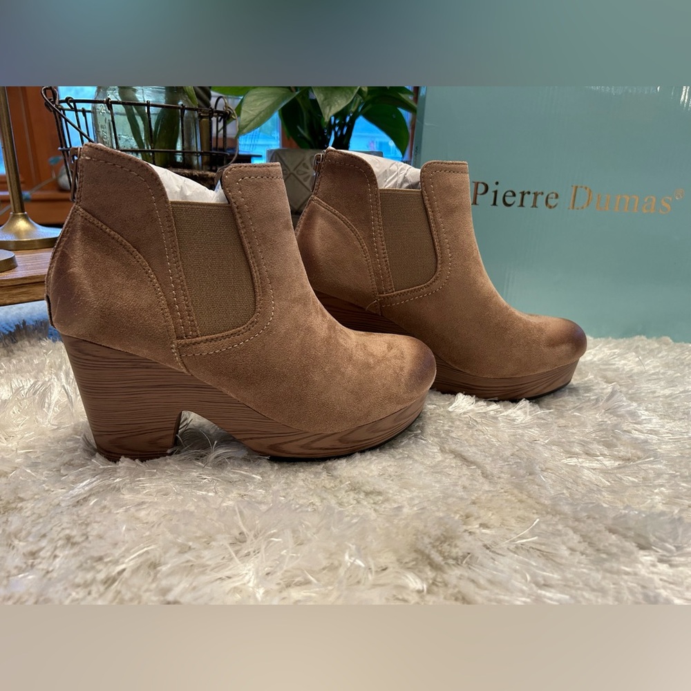 Beautiful “Pamela” Pierre Dumas booties in taupe faux suede.Size 7. New with box